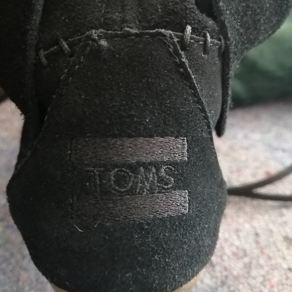 Tom's black suede moccasins ladies 8.5 - Picture 5 of 7